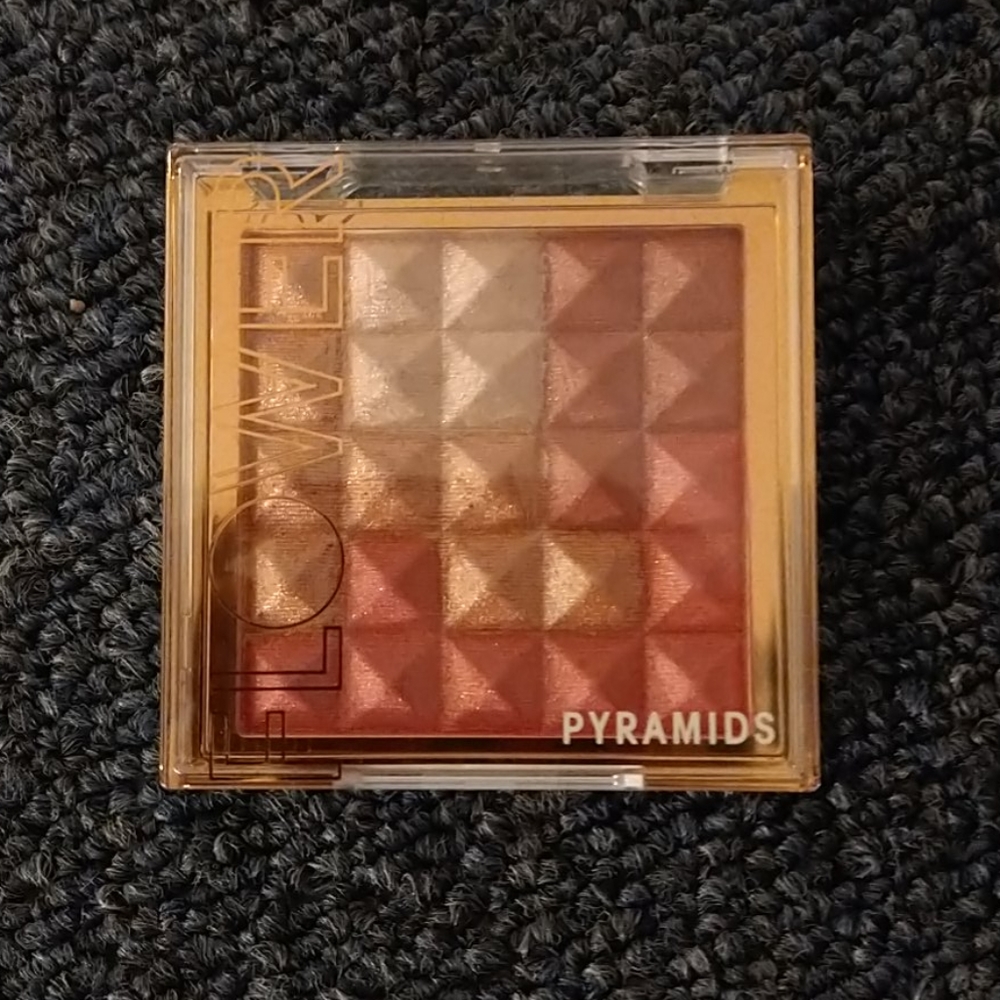 Flower beauty cheek color